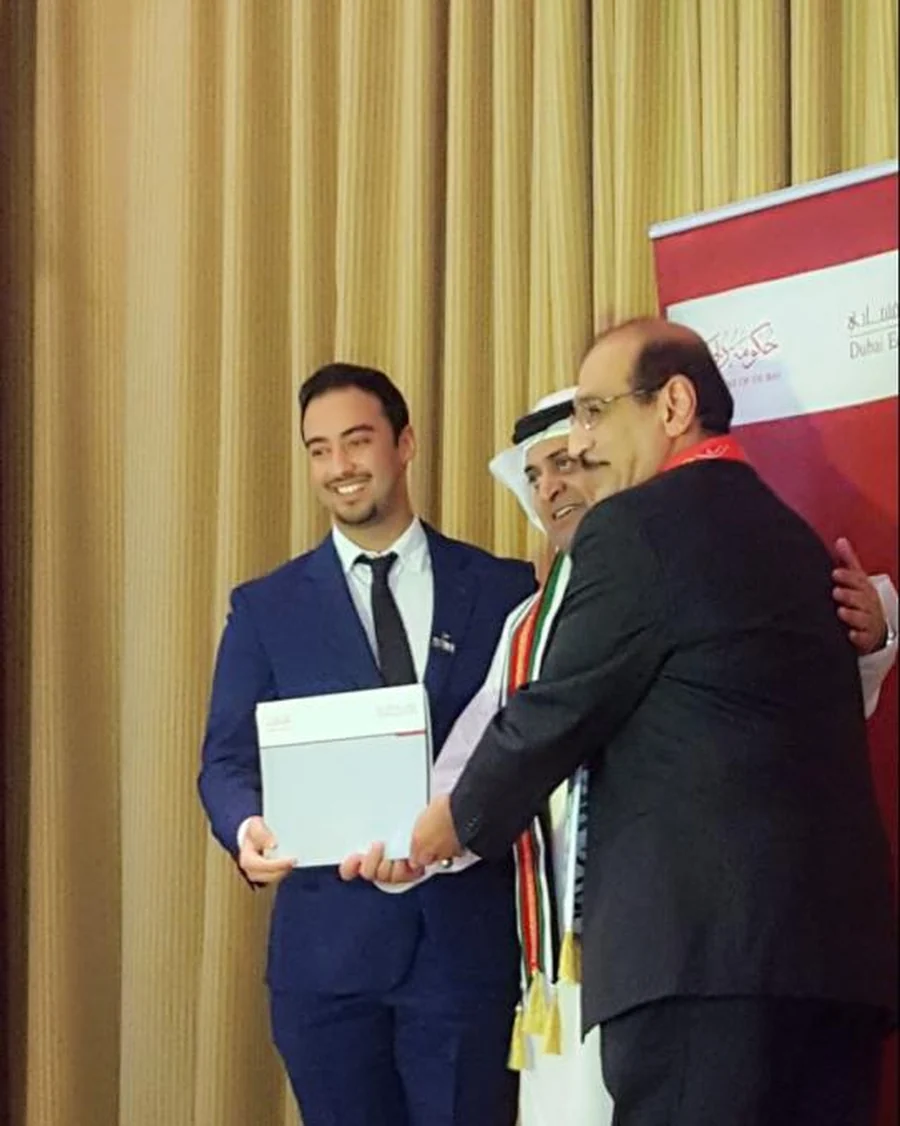 Ali Owji receiving a prize at the Read and Innovate contest in Dubai.